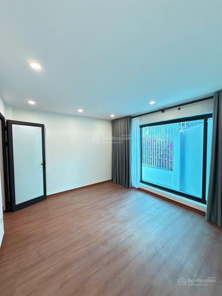 Chú phúc bộ đội nghỉ hưu muốm về ở lên gửi bán nhà đẹp 4tầng dt68m mt4m .thạch bàn long