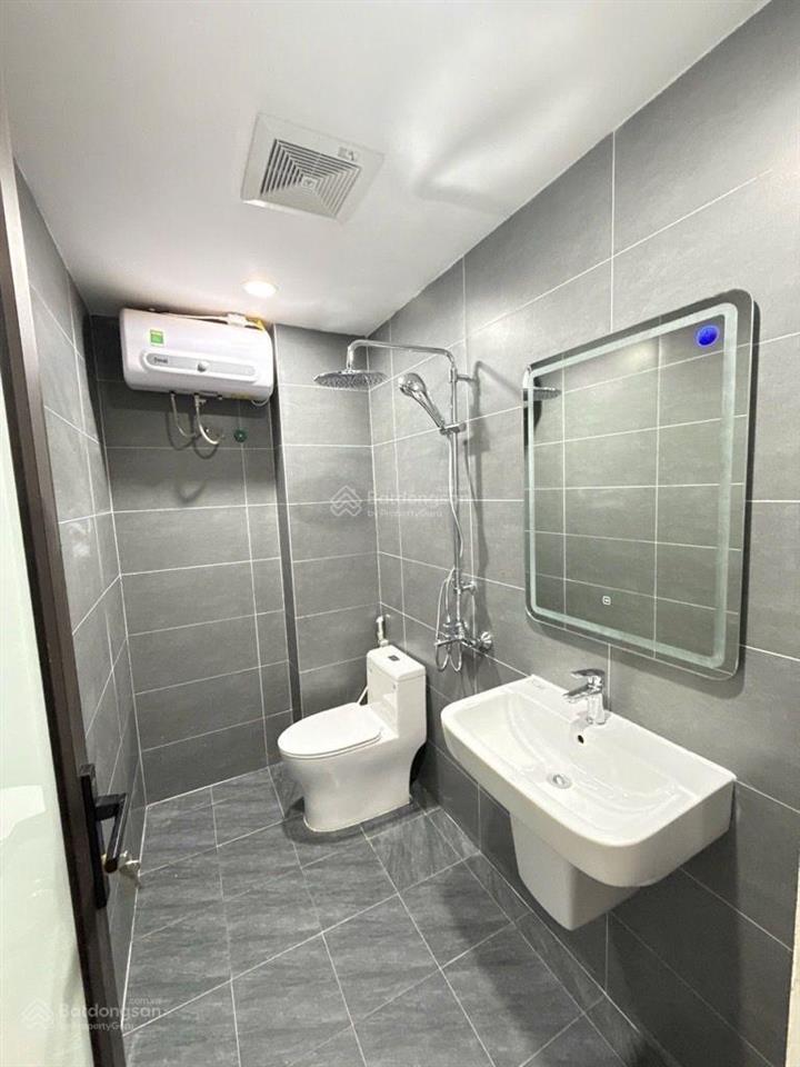 Chú phúc bộ đội nghỉ hưu muốm về ở lên gửi bán nhà đẹp 4tầng dt68m mt4m .thạch bàn long