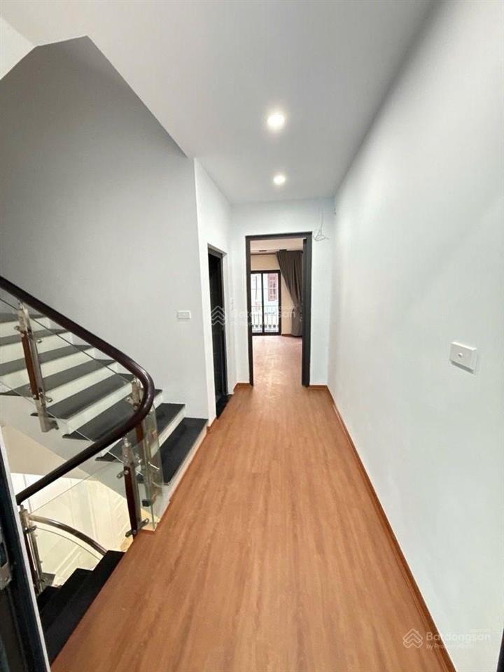 Chú phúc bộ đội nghỉ hưu muốm về ở lên gửi bán nhà đẹp 4tầng dt68m mt4m .thạch bàn long