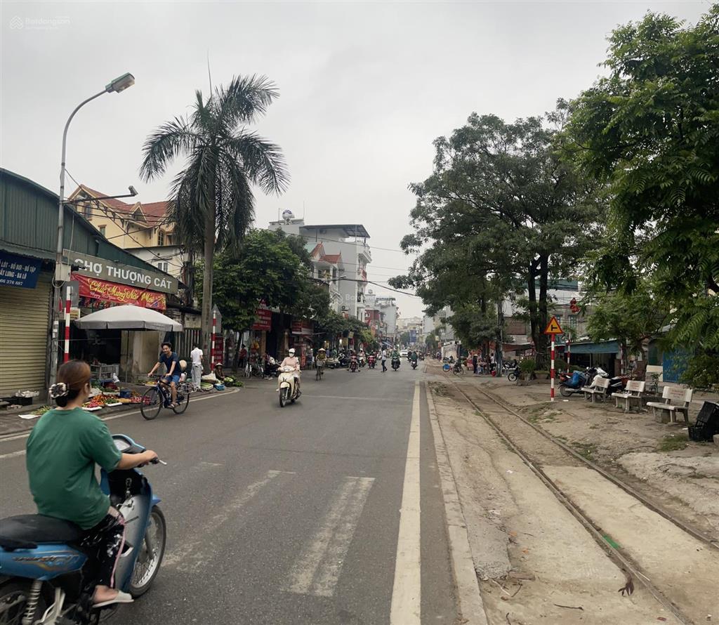 Em gái mong muốm chuyển nhượng căn nhà 4 tầng cũ tại thượng thanh. để sang nước ngoài sống với con