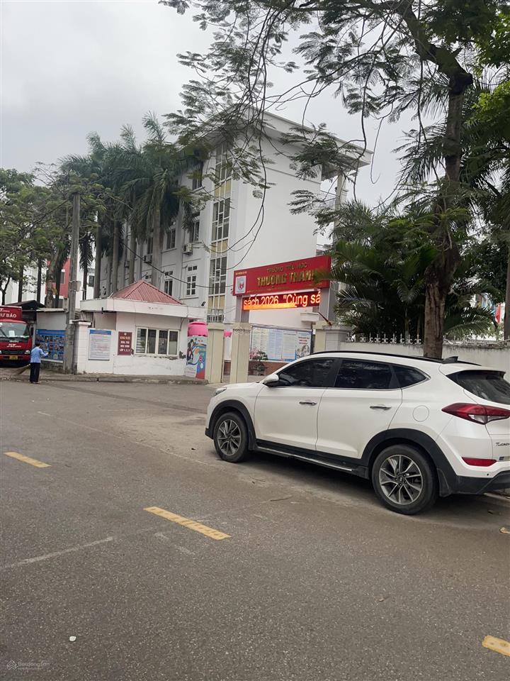 Em gái mong muốm chuyển nhượng căn nhà 4 tầng cũ tại thượng thanh. để sang nước ngoài sống với con