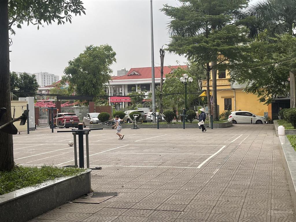 Nóng quá nóng qúa hẫm dẫn quá chủ nhà đang cần tiền để giải quyết việc gia đình nên quyết định