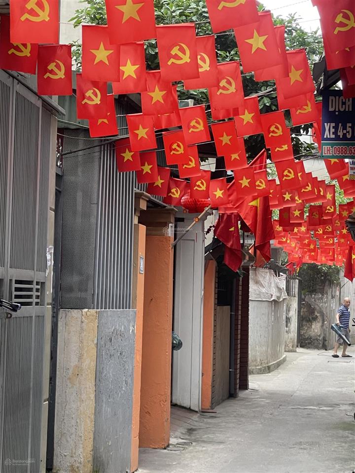 Chính chủ gửi bán mảnh đất tặng ngay căn nhà 3tầng cũ lô góc.ngõ oto chạy qua.
dt