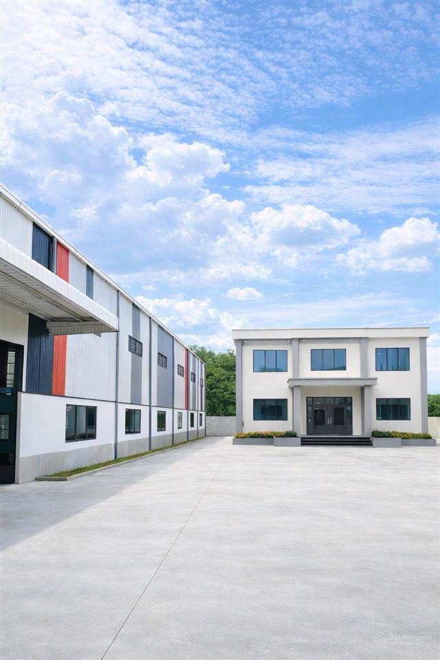Bán xưởng mới 100% tổng diện tích 19.300m2 xưởng có hoàn công pccc tự động, vị trí đẹp