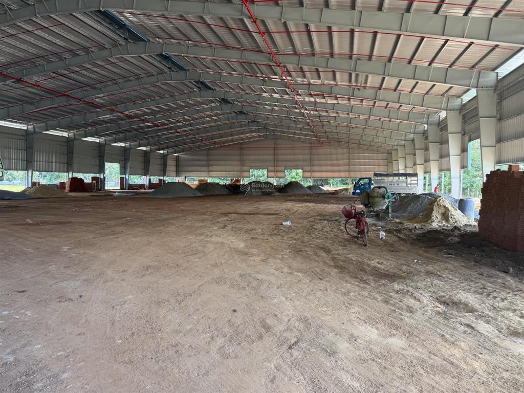 Bán gấp xưởng mới xây tại phú giáo, dt 24.000m2 dtx 6000m2 skc đóng 1 lần, có hoàn công, 50 tỷ