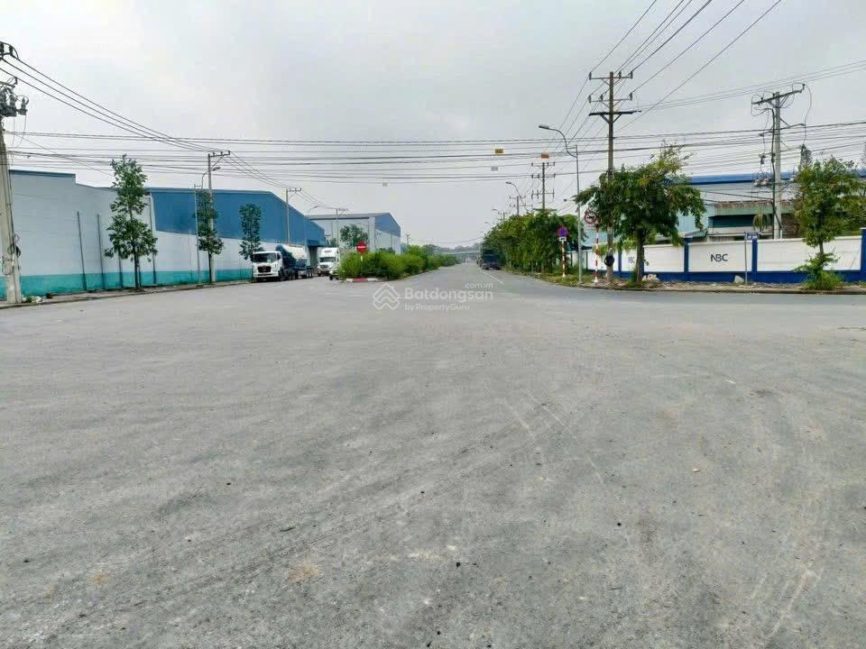 Bán 30.000m2 lô góc 2 mặt tiền tại kcn đồng xoài 1 đất đã đóng tiền 1 lần đến 2069, giá bán 65tỷ