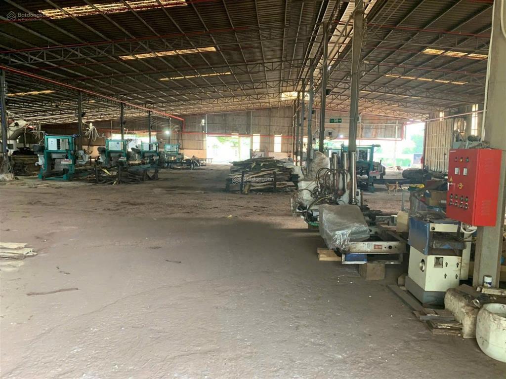 Bán xưởng 25.000m2 đang cho thuê 600tr 1tháng xưởng giấy tờ hoàn công đầy đủ , mặt tiền nhựa
