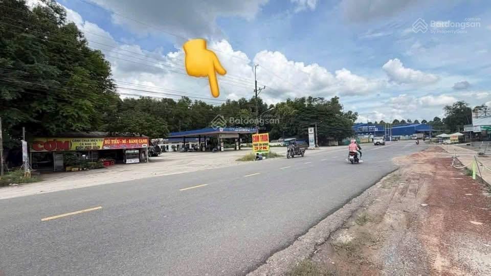Cần bán cây xăng mặt tiền đt 742 ngay vsip2, dt 13.000m2 đang cho thuê 250tr giá bán 55 tỷ