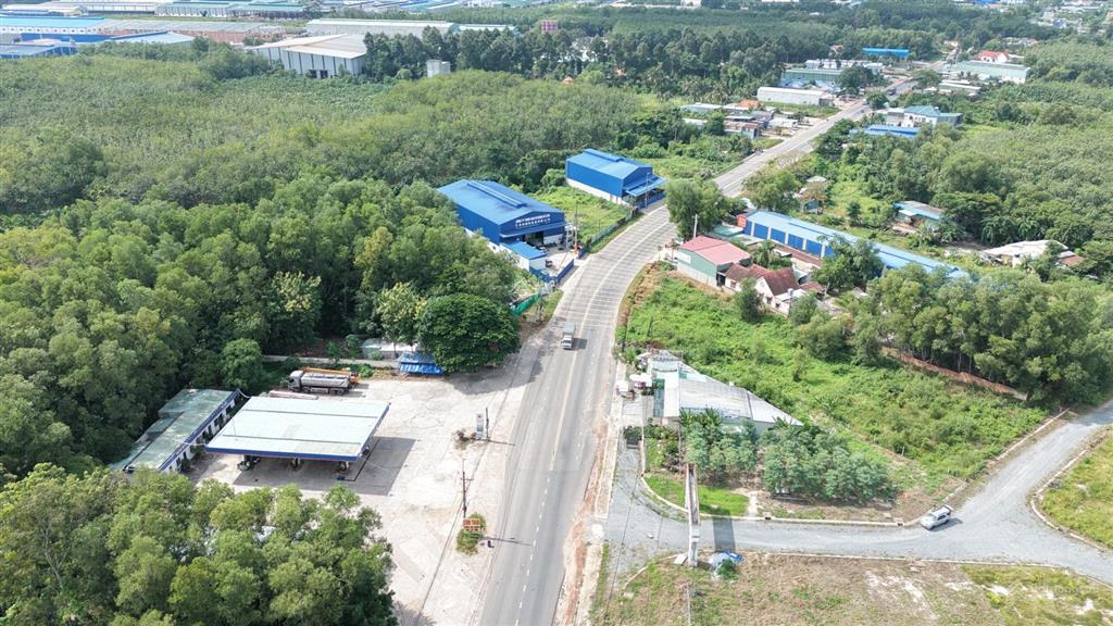 Cần bán cây xăng đang hoạt động nằm mặt tiền đt 742, diện tích 13.747m2, pháp lý đầy đủ, giá 51 tỷ
