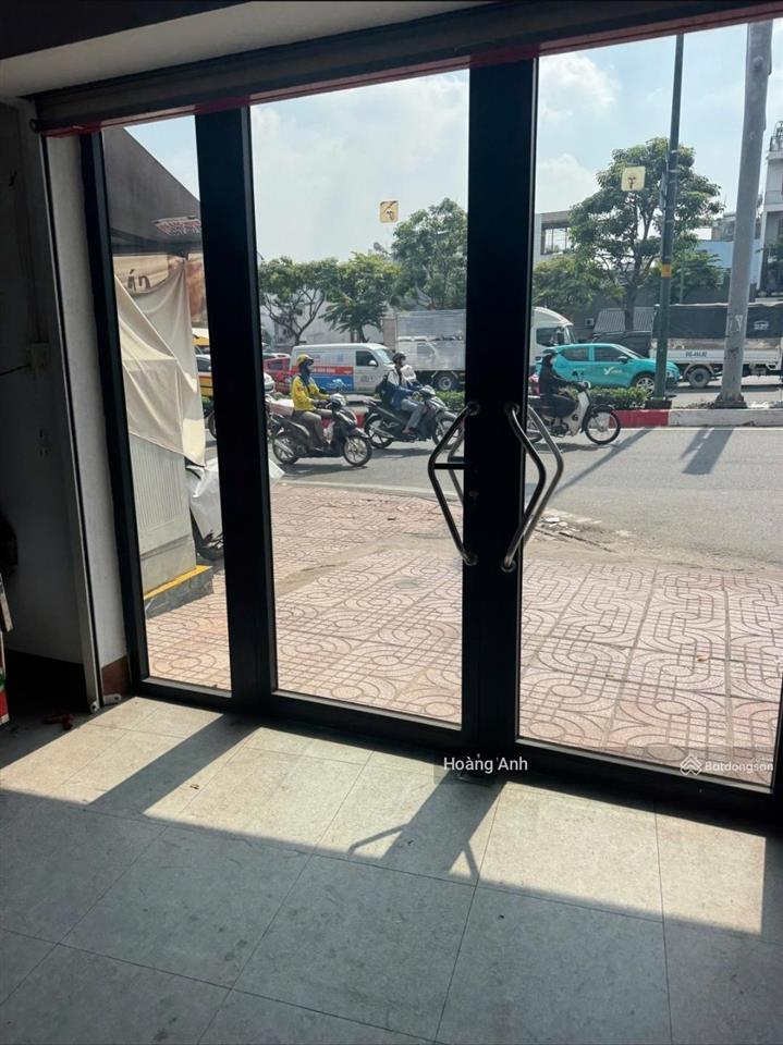 Mặt tiền phạm văn đồng  đang cho thuê buôn bán  nhà 3 mặt tiền