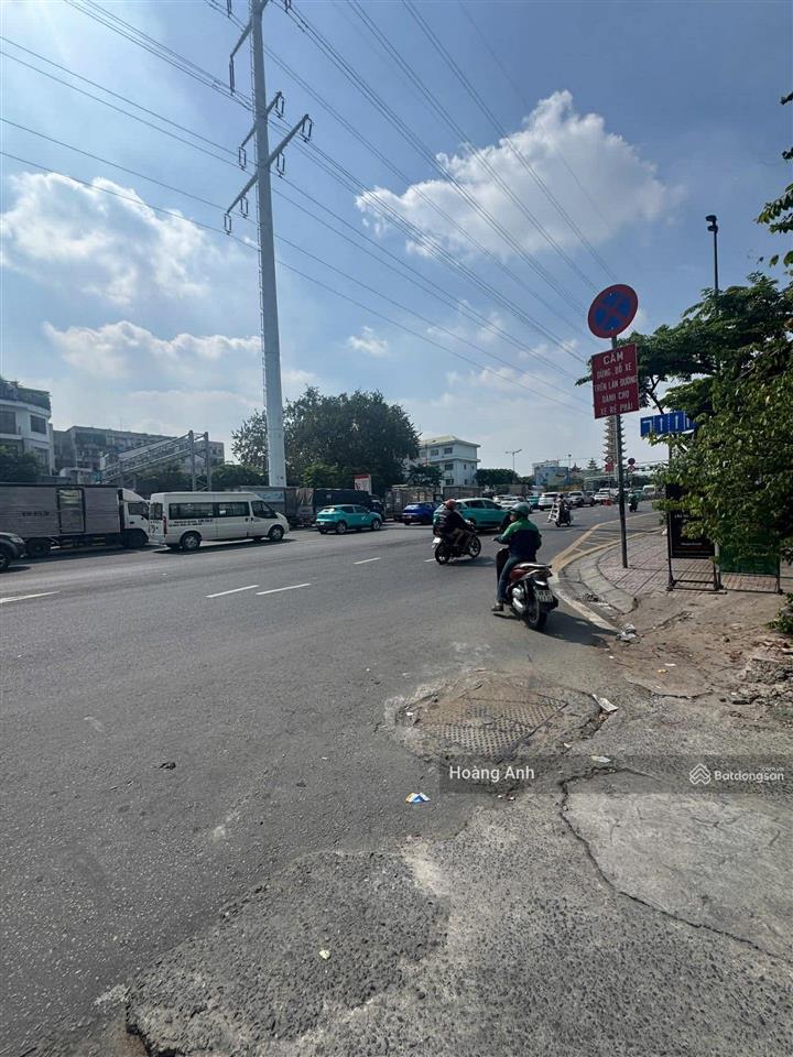 Mặt tiền phạm văn đồng  đang cho thuê buôn bán  nhà 3 mặt tiền