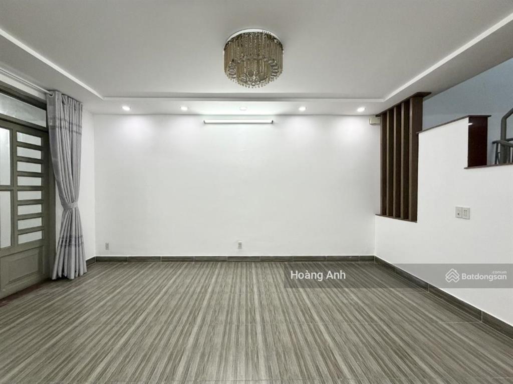 Hẻm xe hơi nhà 2 tầng  dt 90m2 ngang nhà lớn 4,7m