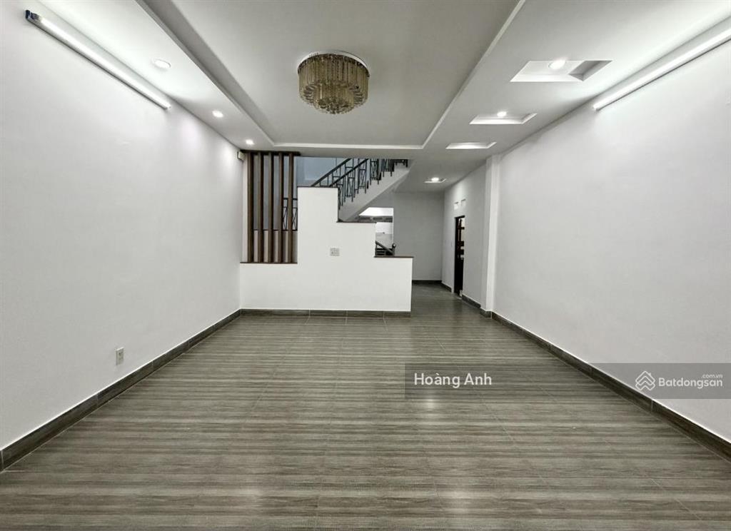 Hẻm xe hơi nhà 2 tầng  dt 90m2 ngang nhà lớn 4,7m