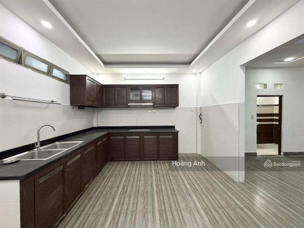 Hẻm xe hơi nhà 2 tầng  dt 90m2 ngang nhà lớn 4,7m