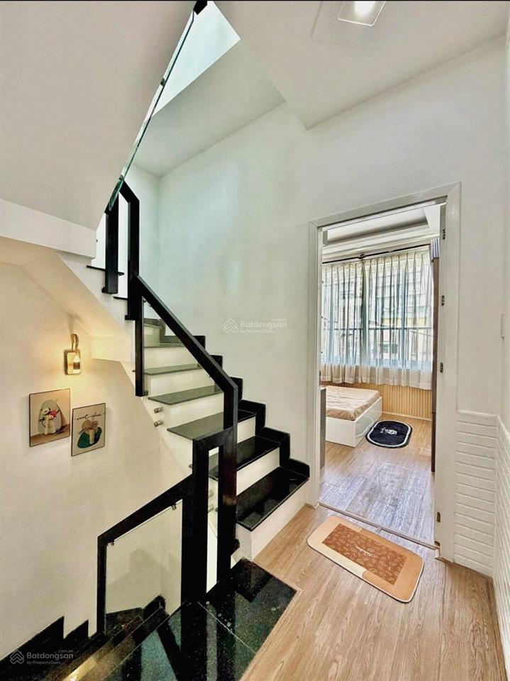 Nhà 4 tầng đúc btct  5pn  hẻm ba gác thông sát mặt tiền đường phan văn trị  nở hậu