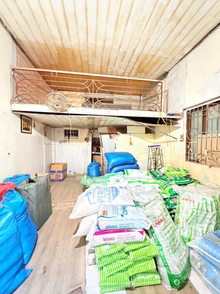 Mời các ac đầu tư  nhà cũ tiện cải tạo  ngang 4m nở hậu