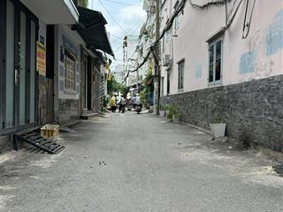 Chưa tới 4đồng  nhà 2 mặt hẻm, xe hơi tới nhà  nhà mới dọn vào ở ngay