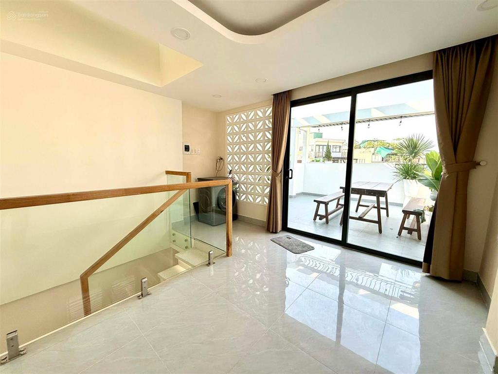 Lô góc nên cực ký thoáng mát  khu vực hiếm nhà bán  giáp quận 1  nhà mới vào ở ngay