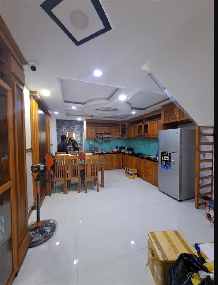 Hẻm xe hơi 8m có vỉa hè  5 tầng  cho thuê có dòng tiền