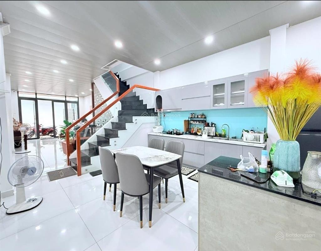 Sau lưng căn mặt tiền  78m²  chủ thiện chí bán