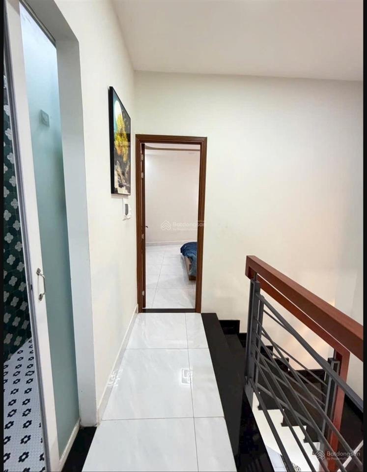 Giá chỉ nhỉnh 4 tỷ  hẻm thông  1 sẹc