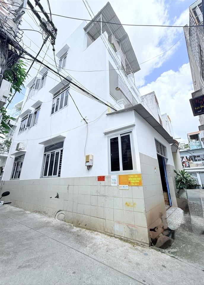 Đường trường chinh, phường 14, tân bình  ngang hơn 5m  sổ vuông a4  lô góc