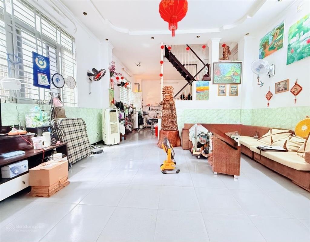 Đường trường chinh, phường 14, tân bình  ngang hơn 5m  sổ vuông a4  lô góc