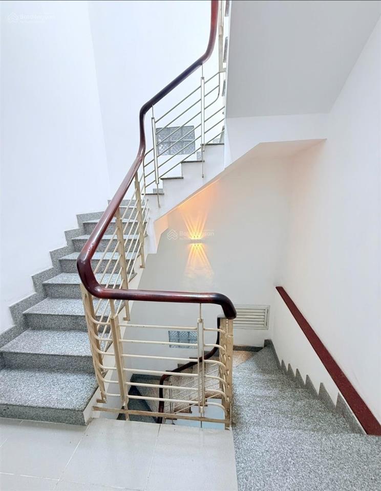 Sát mặt tiền  hẻm xe hơi  ngang hiếm 4,7m nở hậu 5m