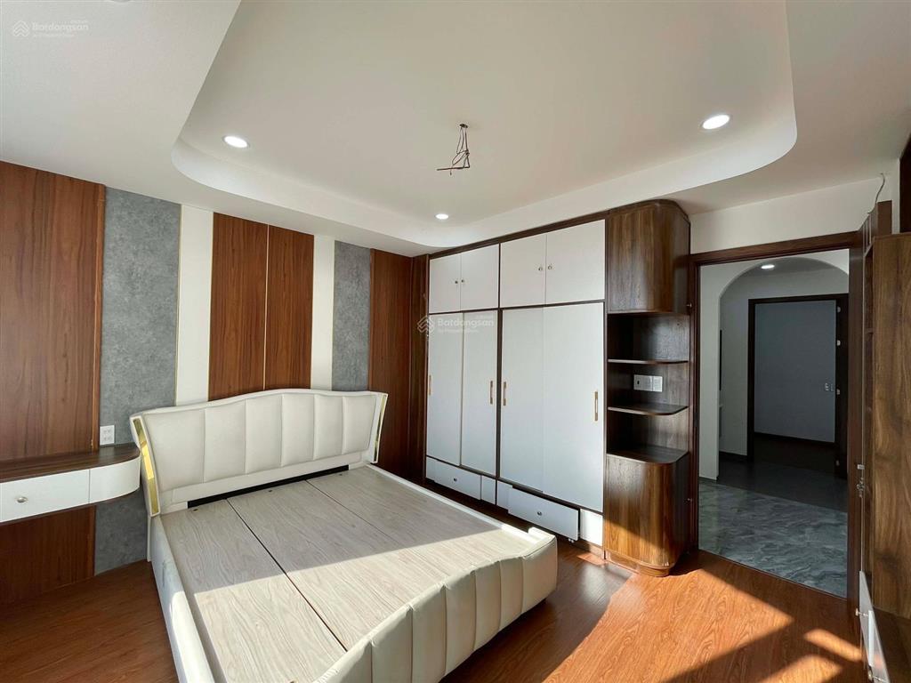 Hẻm xe hơi 5m  sát mặt tiển  nở hậu