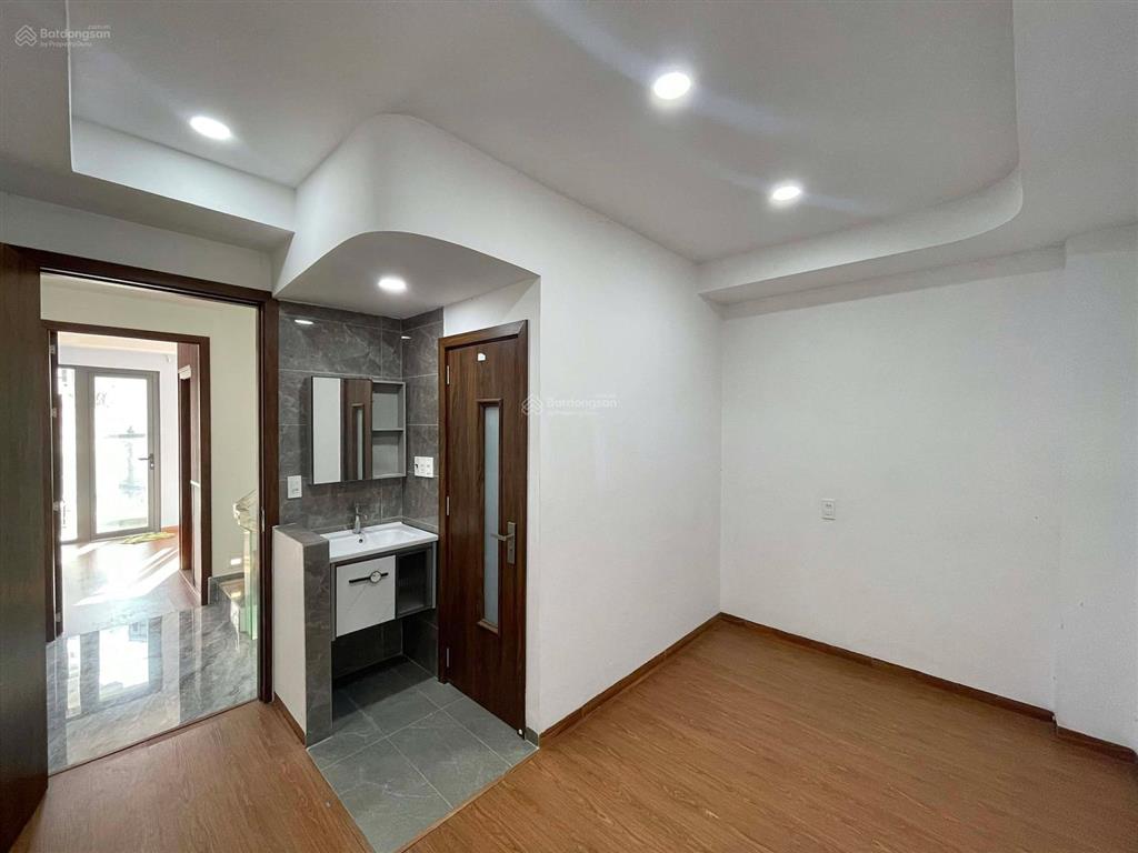 Hẻm xe hơi 5m  sát mặt tiển  nở hậu