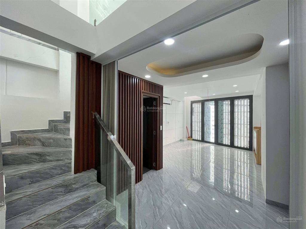 Hẻm xe hơi 5m  sát mặt tiển  nở hậu