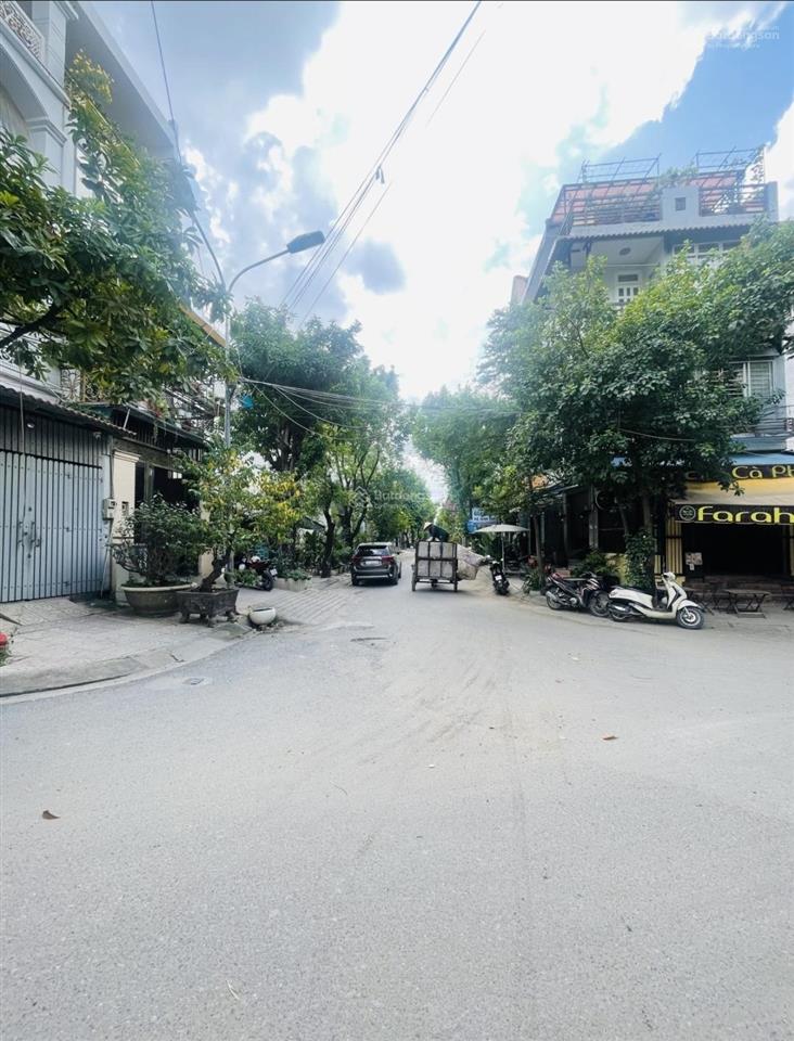 Nhà cấp 4 tiện xây mới  xe hơi ngủ trong nhà  đường 12m có vỉa hè  gần rạch xuyên tâm