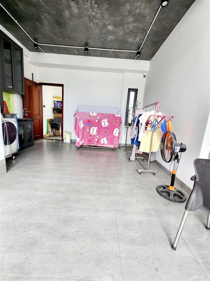 Ngay ngã tư lữ gia và nhà thi đấu phú thọ  xe hơi tới nhà  tiện ích đầy đủ