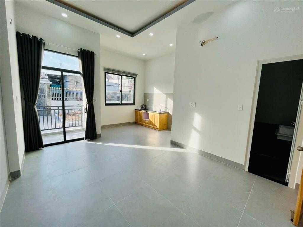 Cho thuê căn hộ ban công full nội thất ngay ngã tư tây hòa  metro bình thái