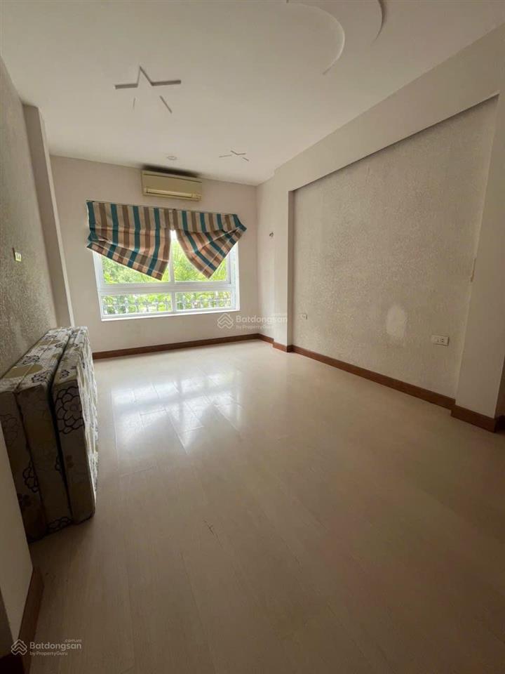 Cho thuê căn liền kề 2 mặt thoáng, ngõ ô tô, hướng đông nam, đường chiến thắng  trung tâm hđ, 18tr
