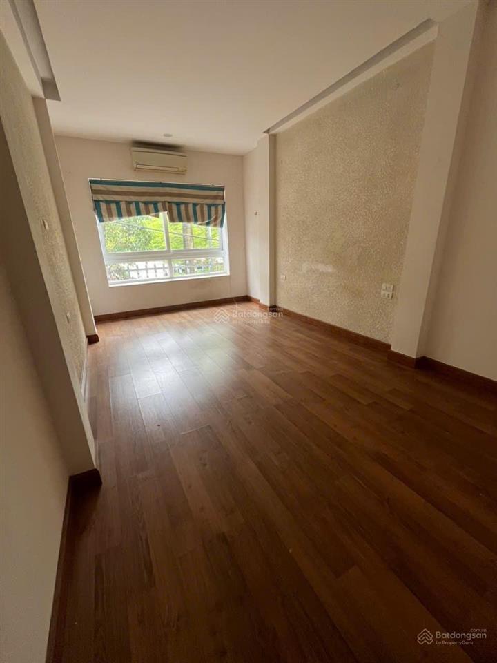 Cho thuê căn liền kề 2 mặt thoáng, ngõ ô tô, hướng đông nam, đường chiến thắng  trung tâm hđ, 18tr