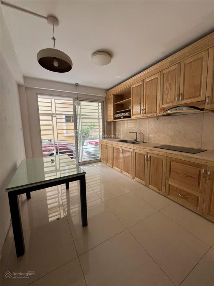 Cho thuê căn liền kề 2 mặt thoáng, ngõ ô tô, hướng đông nam, đường chiến thắng  trung tâm hđ, 18tr