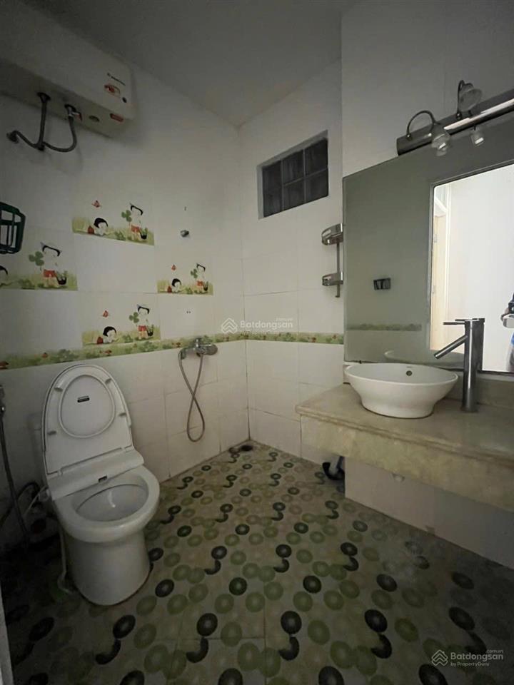 Cho thuê căn liền kề 2 mặt thoáng, ngõ ô tô, hướng đông nam, đường chiến thắng  trung tâm hđ, 18tr