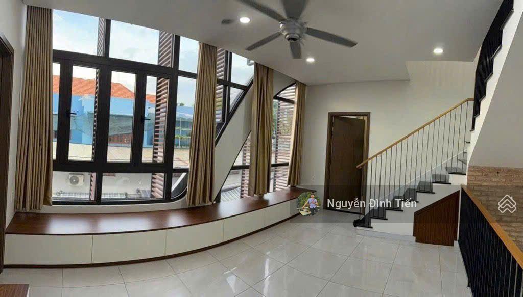 Biệt thự 3 tầng 6,6m x 19m lô góc 2 mặt tiền đường trung tâm linh chiểu thủ đức gần vincom thủ đức