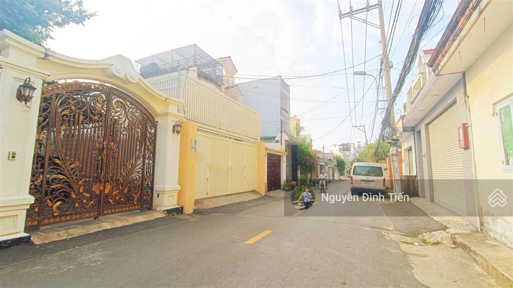 Biệt thự 3 tầng 6,6m x 19m lô góc 2 mặt tiền đường trung tâm linh chiểu thủ đức gần vincom thủ đức