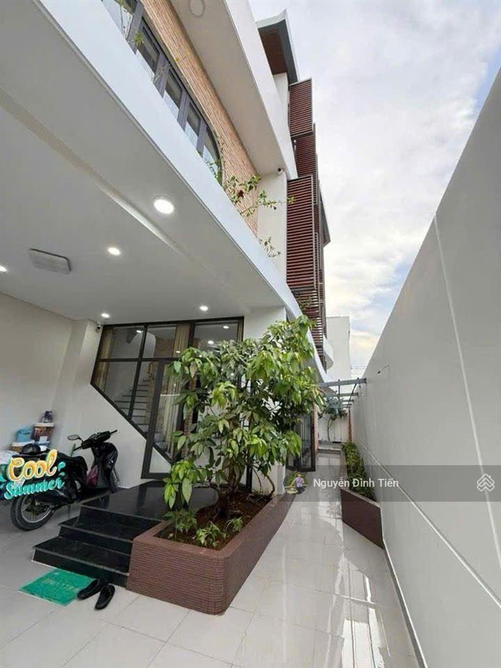 Biệt thự 3 tầng 6,6m x 19m lô góc 2 mặt tiền đường trung tâm linh chiểu thủ đức gần vincom thủ đức
