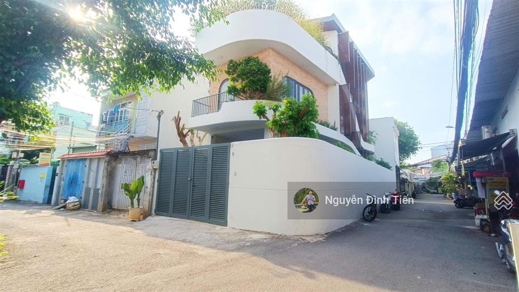 Biệt thự 3 tầng 6,6m x 19m lô góc 2 mặt tiền đường trung tâm linh chiểu thủ đức gần vincom thủ đức
