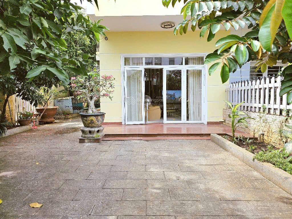 Gấp giảm 3 tỷ bán biệt thự lô góc 9m x 28m 4 tầng có thang máy kdc gia hòa quận 9 gần global city