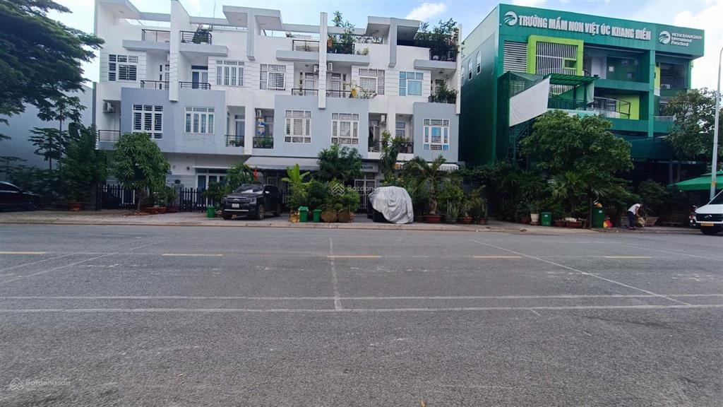 Gấp giảm 3 tỷ bán biệt thự lô góc 9m x 28m 4 tầng có thang máy kdc gia hòa quận 9 gần global city