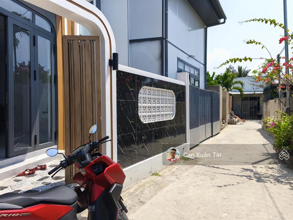 Bán nhà mới 1 trệt 1 lầu diên khánh  gần ql1a  nhà 3pn  khu dân cư đông  vị trí đầy đủ tiện ích