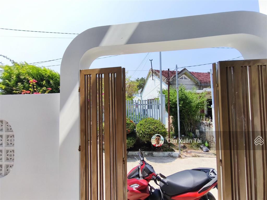 Bán nhà mới 1 trệt 1 lầu diên khánh  gần ql1a  nhà 3pn  khu dân cư đông  vị trí đầy đủ tiện ích