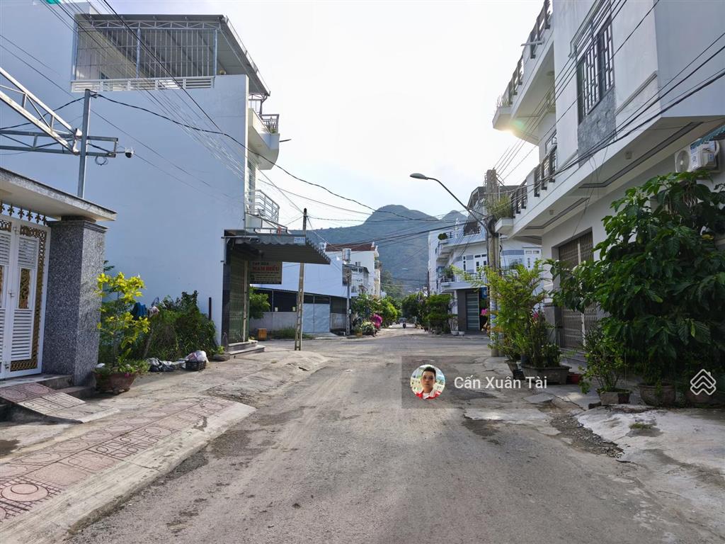 Bán đất tặng nhà gần biển  mặt tiền đường vũ hữu  hòn xện nha trang  bề ngang rộng đến 7.2m