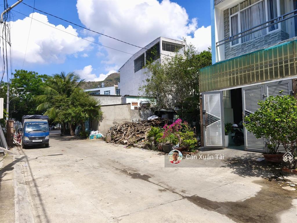 Bán đất vĩnh hoà  hòn xện nha trang  đường rộng 8m  gần biển  diện tích 71m2  giá 4tỷ8