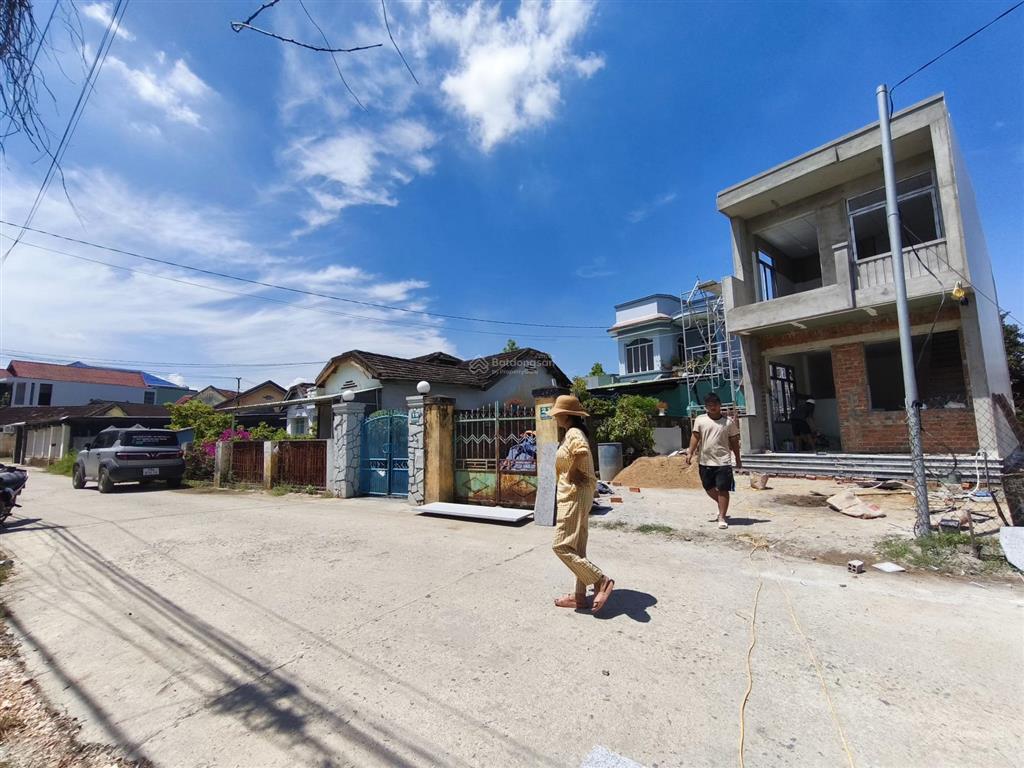 Bán đất mặt tiền đường ngô quyền  trung tâm diên khánh  diện tích 124,7m2 ngang 6,2m  giá 2tỷ650