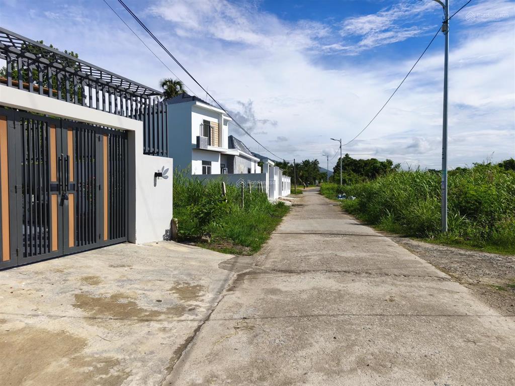 Bán đất diên an  diên khánh  đường cây duối rộng 7,5m  diện tích 145m2 ngang 5,2m  giá 1tỷ800